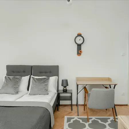 Studio In The Centre Of Poznan With Balcony By Noclegi Renters Екстер'єр фото