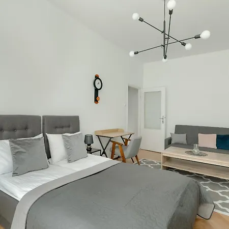 Studio In The Centre Of Poznan With Balcony By Noclegi Renters Екстер'єр фото