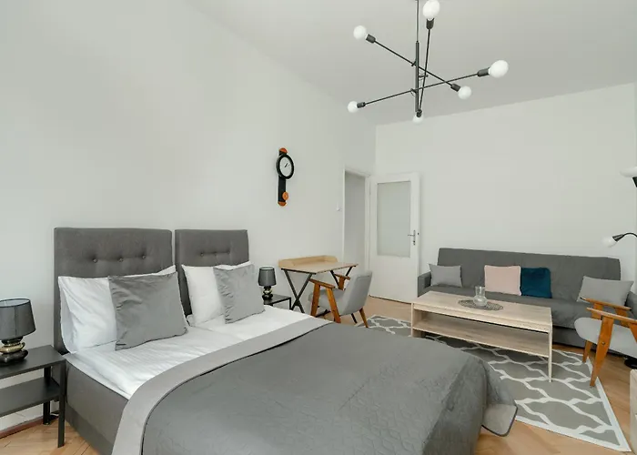 Studio In The Centre Of Poznan With Balcony By Noclegi Renters