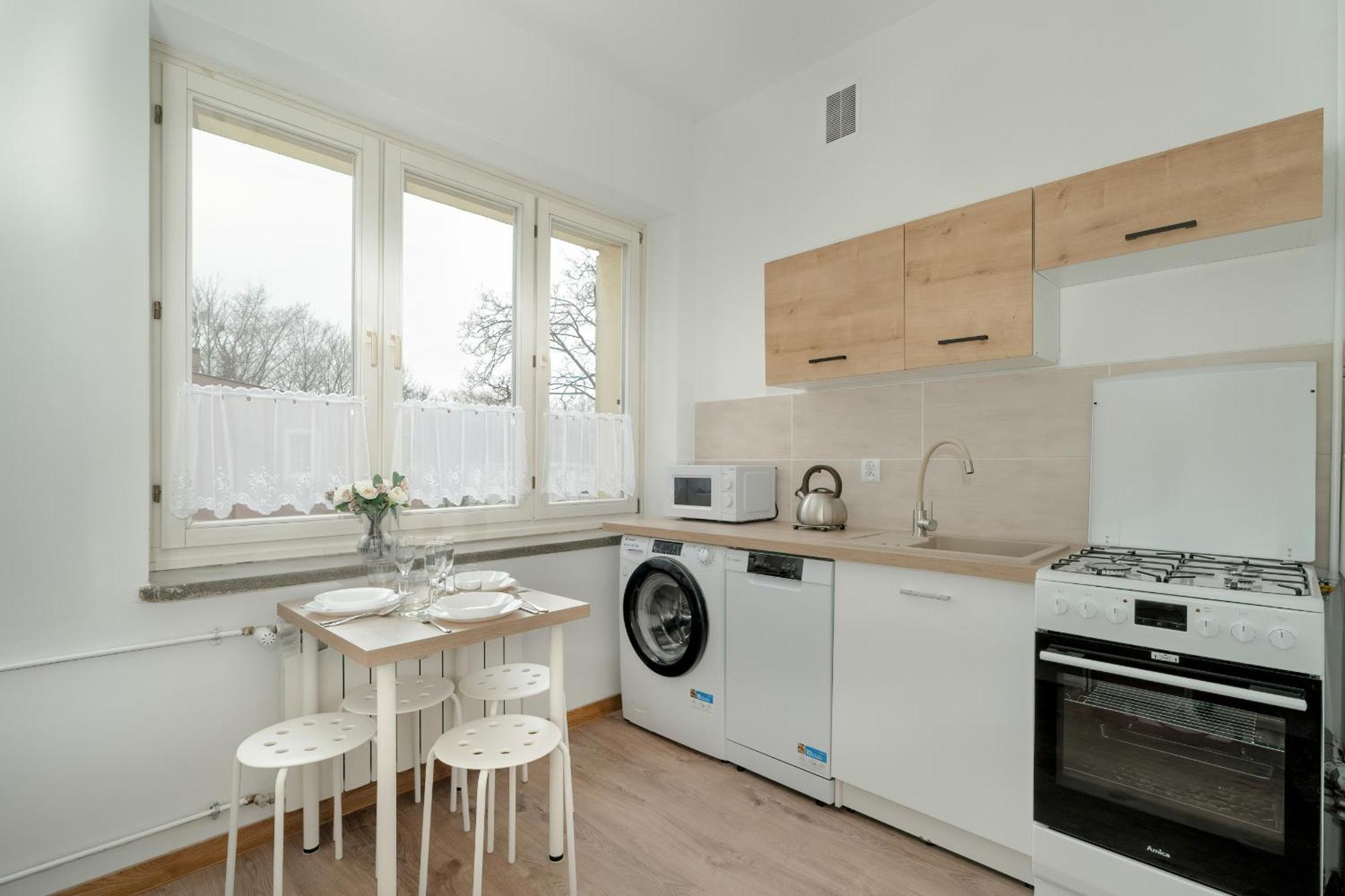 Апартаменти In The Centre Of With Balcony By Renters Познань