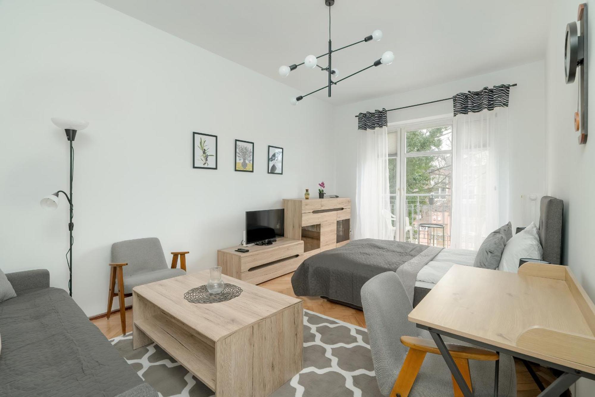 In The Centre Of With Balcony By Renters