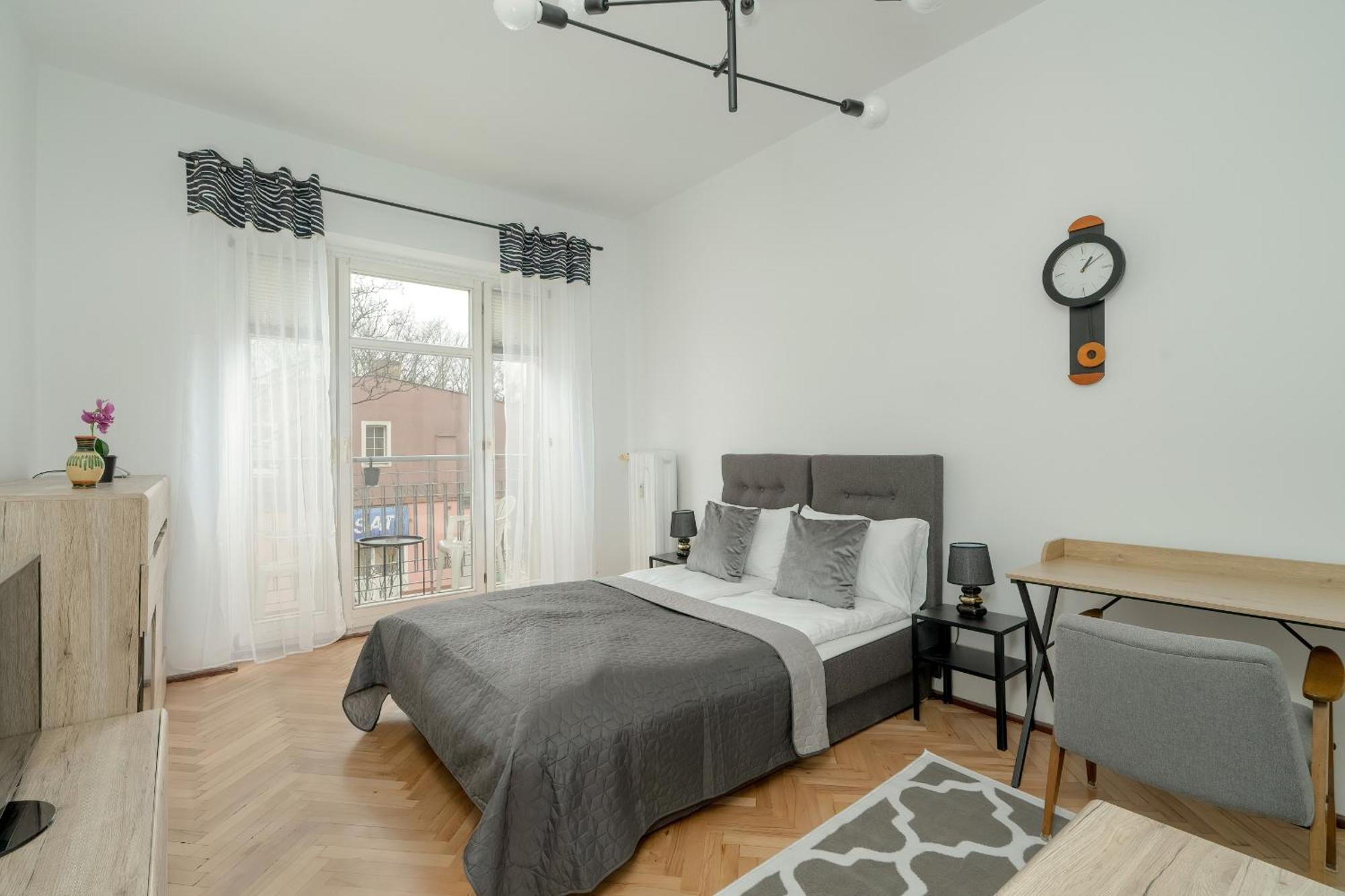 In The Centre Of With Balcony By Renters Apartamento *